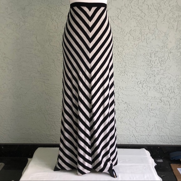 Premise Dresses & Skirts - 🎉2/$15🎉 Premise Studio Maxi Skirt - Sz L